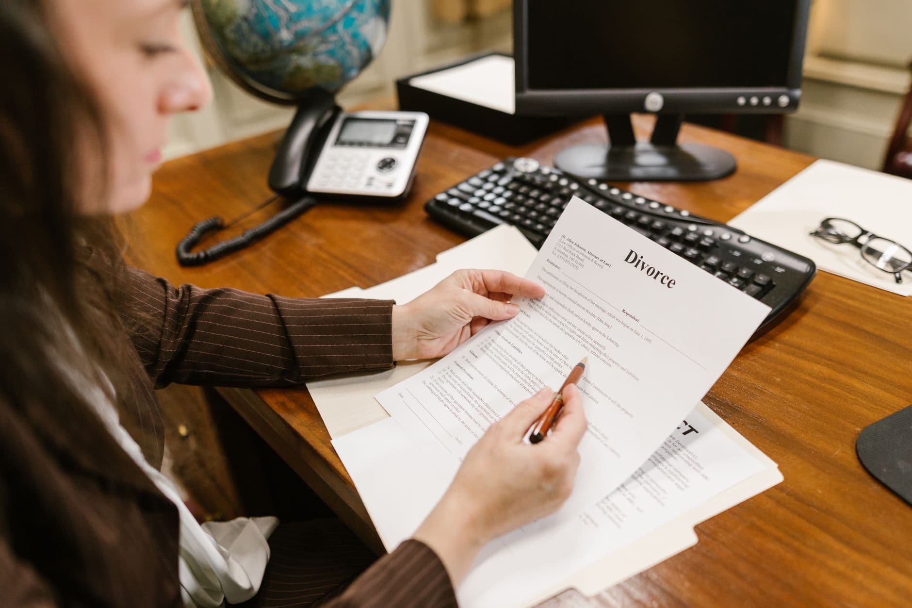 How to Choose a Brokerage: Fees, Custody, Tools and Protections