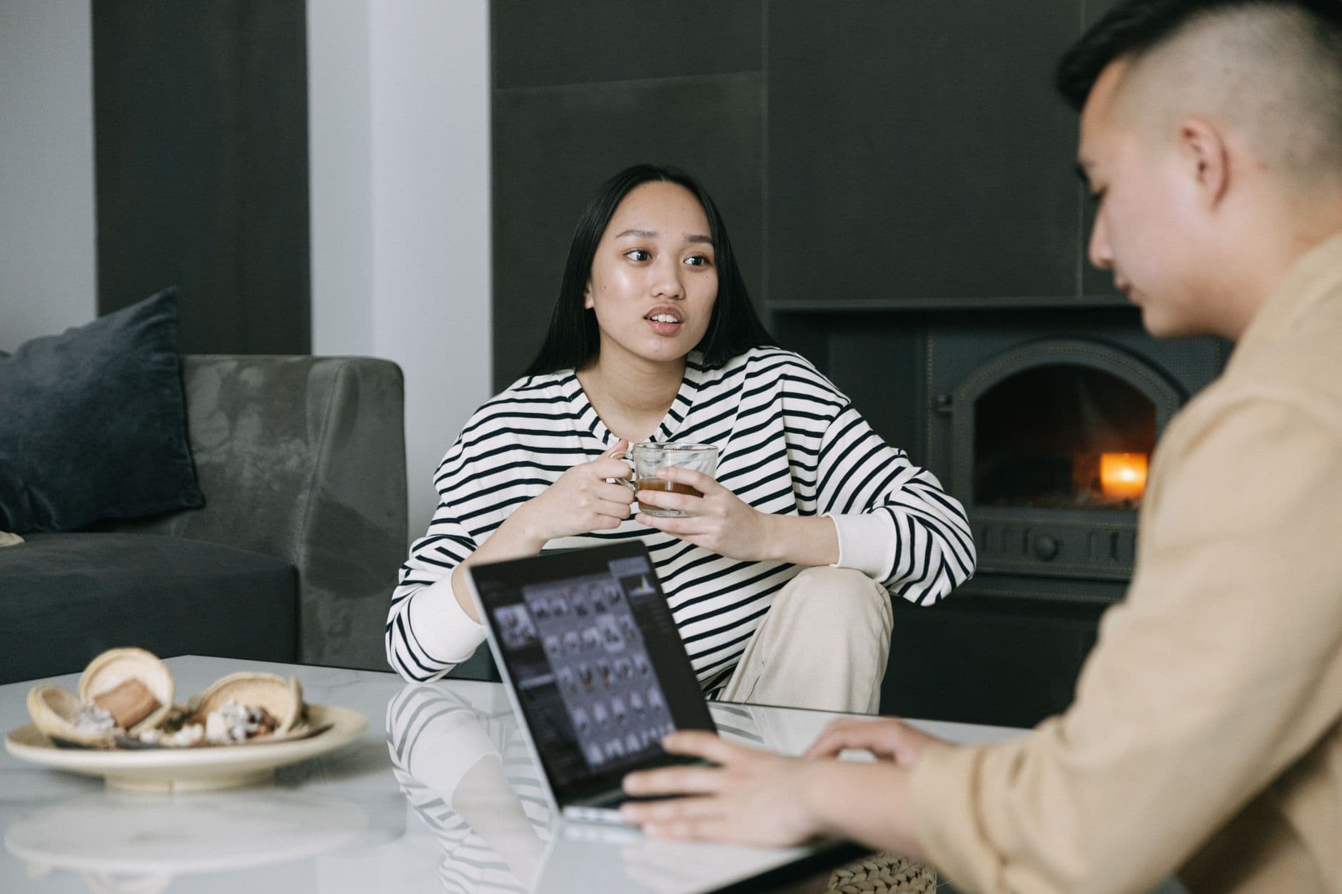 Running a Monthly Money Meeting With Your Spouse: An Agenda That Works